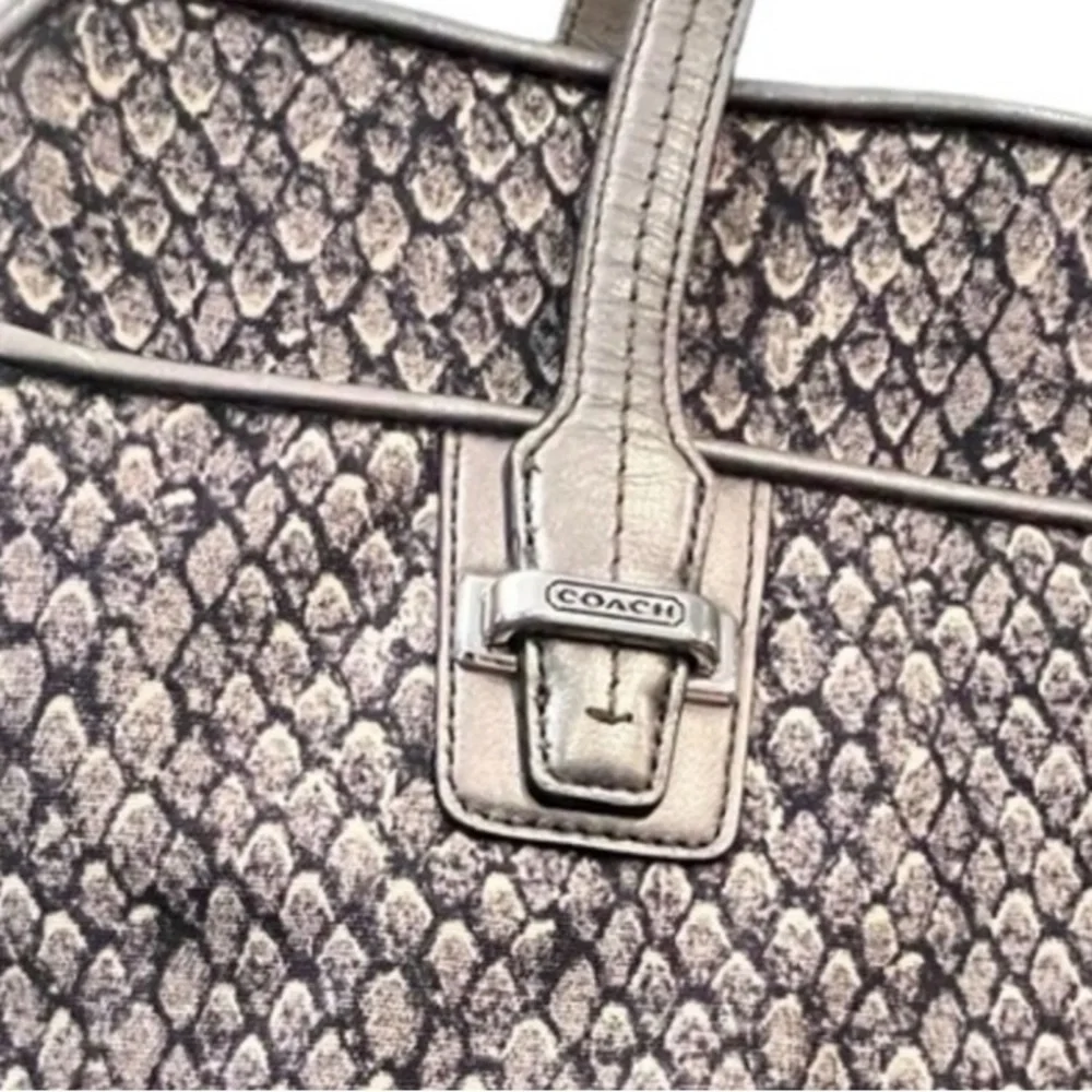 COACH "Taylor"  Python Snake
Print Alexis Carryall
Shoulder Bag - Picture 8 of 15